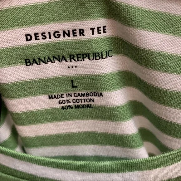 NWT BR designer tee 🖤 - Picture 4 of 5